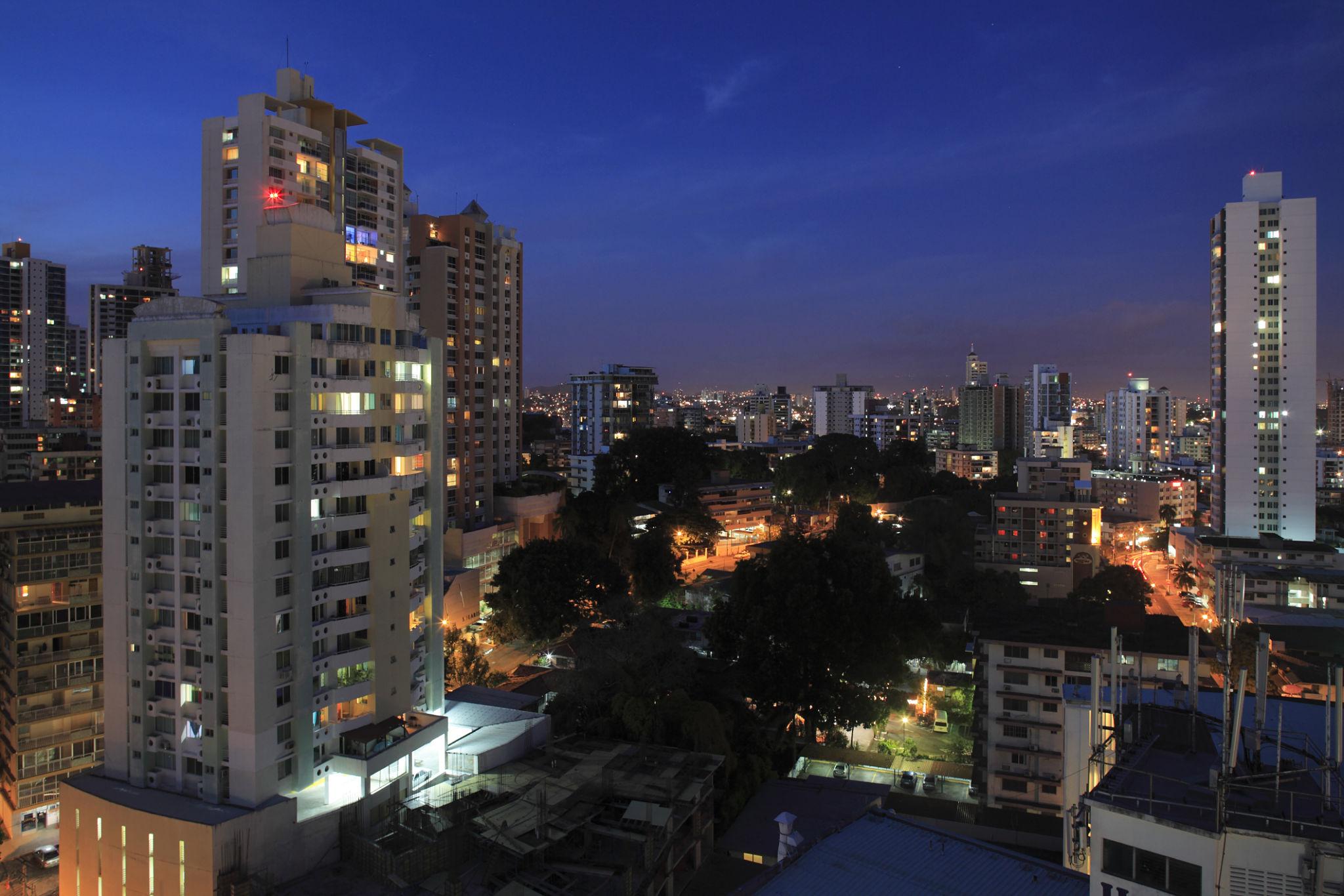 El Cangrejo Panama City neighborhood at night